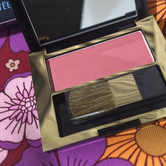 NIB Estee Lauder Pure Color Envy Sculpting Blush Pink Kiss and Bag - Picture 3 of 7